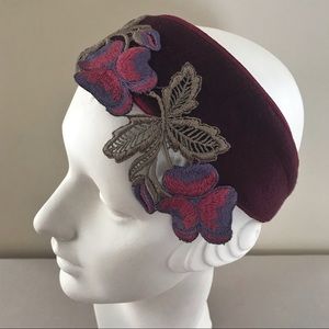 Wide headband with decorative flowers